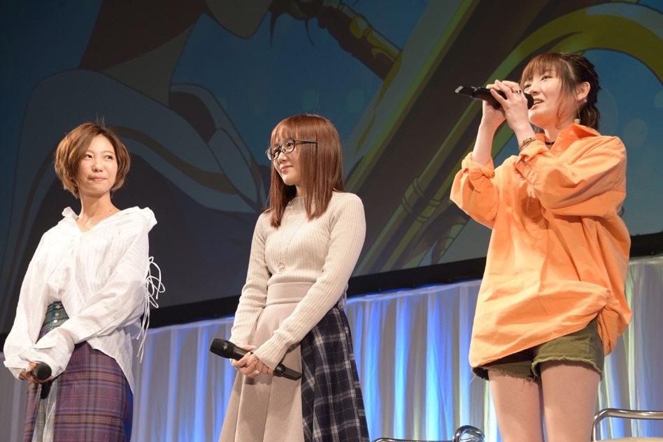 左から安済知佳、山岡ゆり、藤村鼓乃美。
