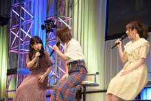 左から黒沢ともよ、朝井彩加、豊田萌絵。