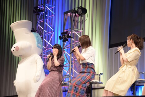 左からチューバくん、黒沢ともよ、朝井彩加、豊田萌絵。