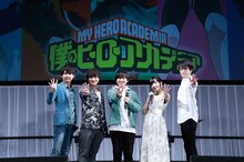 左から梶裕貴、岡本信彦、山下大輝、佐倉綾音、石川界人。