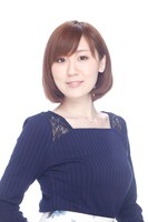 ダフネ・ラウロス役の小若和郁那。