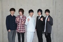 左から櫻井孝宏、前野智昭、福山潤、遊佐浩二、土岐隼一。