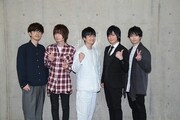 左から櫻井孝宏、前野智昭、福山潤、遊佐浩二、土岐隼一。
