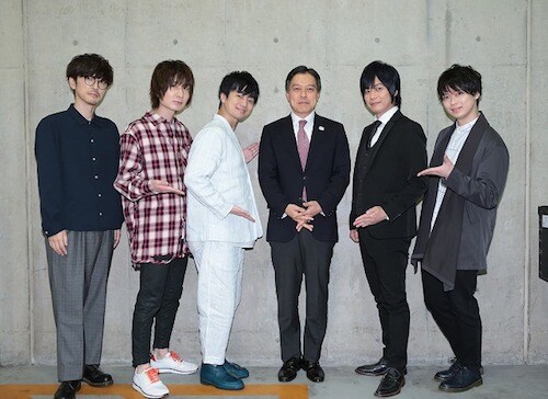 左から櫻井孝宏、前野智昭、福山潤、吉住健一新宿区長、遊佐浩二、土岐隼一。