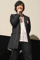 一条シン役の寺島惇太。