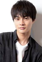 長谷太一役の結木滉星。