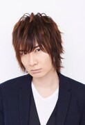 金狼役の前野智昭。