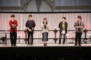 左から櫻井孝宏、花江夏樹、鬼頭明里、下野紘、松岡禎丞。