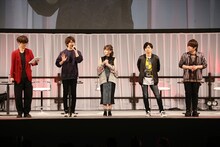 左から櫻井孝宏、花江夏樹、鬼頭明里、下野紘、松岡禎丞。