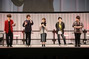 左から櫻井孝宏、花江夏樹、鬼頭明里、下野紘、松岡禎丞。