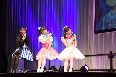 左から厚木那奈美、林鼓子、久保田未夢。