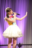 「プリパラ」北条そふぃの声でCDを紹介する久保田未夢。