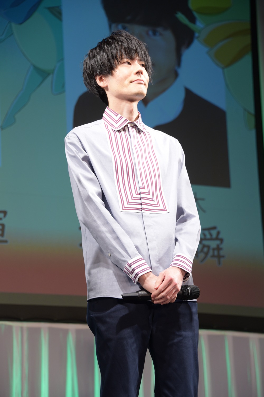 内山昂輝