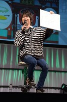 クイズに答える村瀬歩。