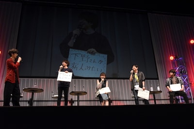 左から櫻井孝宏、花江夏樹、鬼頭明里、下野紘、松岡禎丞。「隊士報告」のコーナーにて、花江は「下野さんが新人みたい」と書き記した。