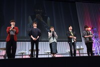 左から櫻井孝宏、花江夏樹、鬼頭明里、下野紘、松岡禎丞。