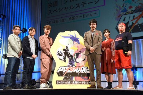 左から今石洋之、中島かずき、早乙女太一、松山ケンイチ、佐倉綾音、稲田徹。