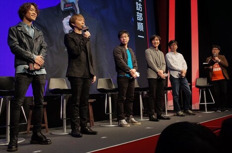 イベントの様子。左から小野賢章、諏訪部順一、david productionの梶田代表、animaの笹原代表、bonesの南代表、MCの向清太朗（天津）。