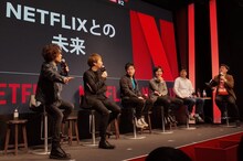 イベントの様子。左から小野賢章、諏訪部順一、david productionの梶田代表、animaの笹原代表、bonesの南代表、MCの向清太朗（天津）。