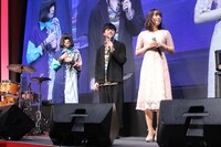 左からエンディングテーマを担当するmajiko、青田嵐役の福山潤、末黒野花役の日笠陽子。