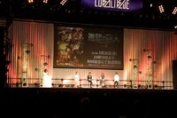 左から井上麻里奈、梶裕貴、石川由依、神谷浩史。