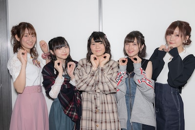 「AnimeJapan 2019」のステージに登壇したキャスト陣。左から黒瀬ゆうこ、田中美海、森下千咲、鬼頭明里、高橋未奈美。
