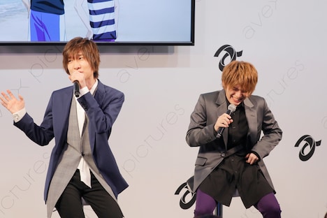 イベントの様子。左から前野智昭、内田雄馬。