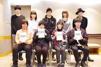 TVアニメ「ナカノヒトゲノム【実況中】」メインキャスト集合写真。