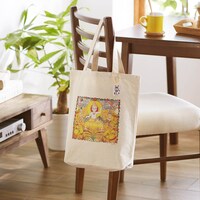 「A4サイズのファイルが入るチャーム付きトートバッグ」使用イメージ