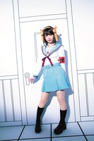 涼宮ハルヒのコスプレをするえなこ。撮影/桑島智輝 (c)谷川流・いとうのいぢ/KADOKAWA