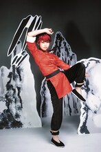 早乙女乱馬のコスプレをするえなこ。撮影/桑島智輝 (c)高橋留美子／小学館