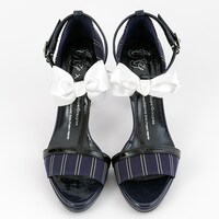 シエル・ファントムハイヴモデルのサンダル。