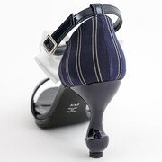 シエル・ファントムハイヴモデルのサンダル。