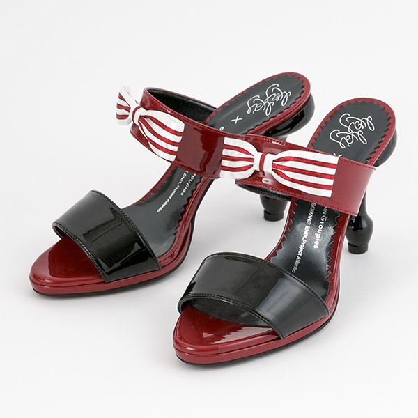 グレル・サトクリフモデルのサンダル。