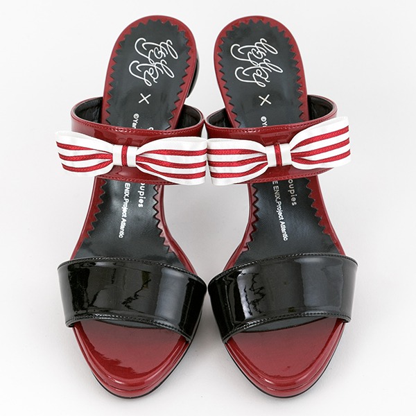 グレル・サトクリフモデルのサンダル。