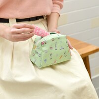 トラペーズポーチの使用イメージ。