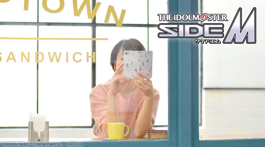 「BOOK iPhoneケース」の使用イメージ。
