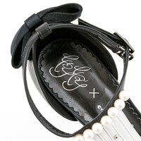 セバスチャン・ミカエリスモデルのサンダル。