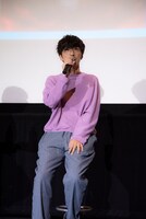 霊幻新隆役の櫻井孝宏。