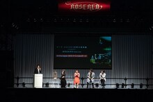 TVアニメ「ロード・エルメロイII世の事件簿 -魔眼蒐集列車 Grace note-」のステージイベントの様子。