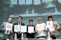 左からナイツの塙宣之、土屋伸之、ゆでたまごの嶋田隆司、中井義則、ホリ。