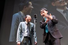 「キン肉マン漫才」を披露するナイツ。