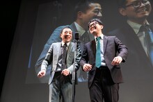 「キン肉マン漫才」を披露するナイツ。