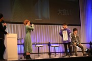 左から井口裕香、阿部敦。