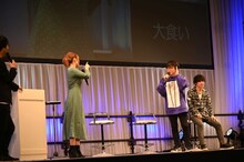 左から井口裕香、阿部敦。