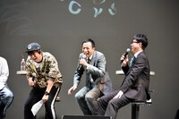 左からホリ、ナイツの塙宣之、土屋伸之。