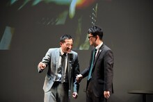 「キン肉マン漫才」を披露するナイツ。