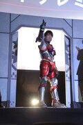 ULTRAMANスーツを着た木村良平。