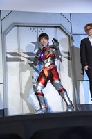 ULTRAMANスーツを着た木村良平。