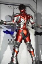 ULTRAMANスーツを着た木村良平。
